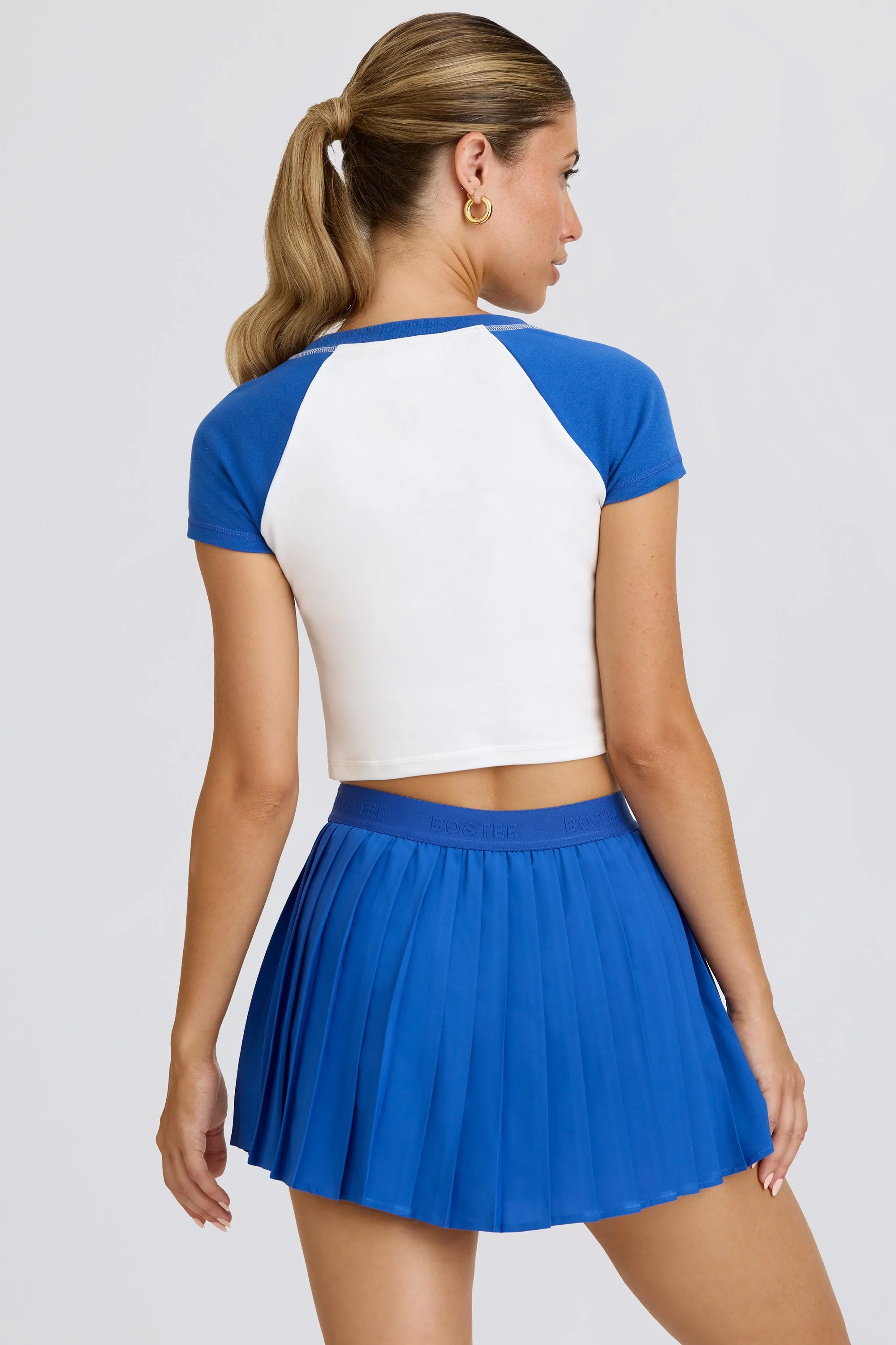 Graphic-Print Cropped T-Shirt in White - Image 4