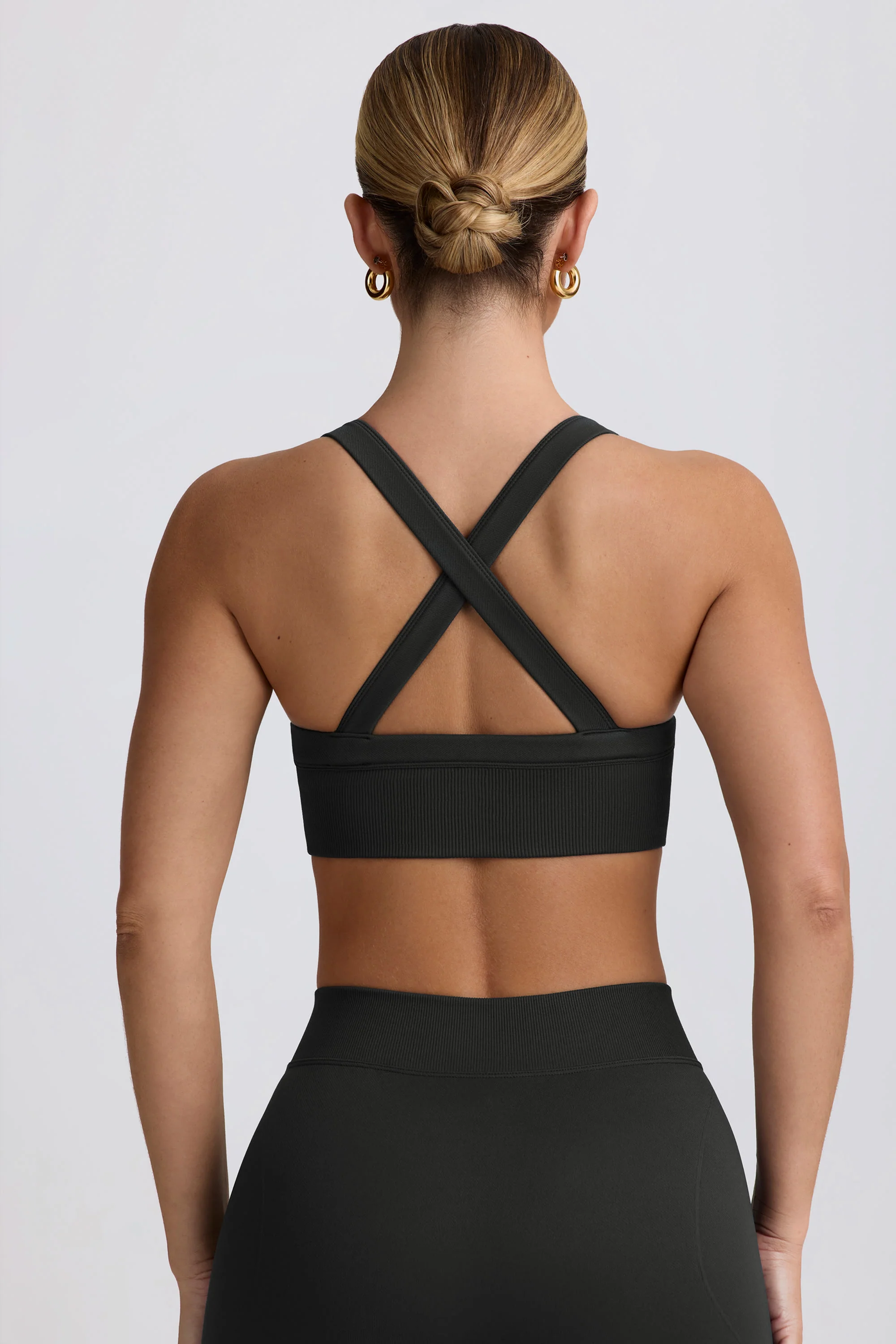 Super Sculpt Seamless Cross-Back Sports Bra in Ash - Image 3