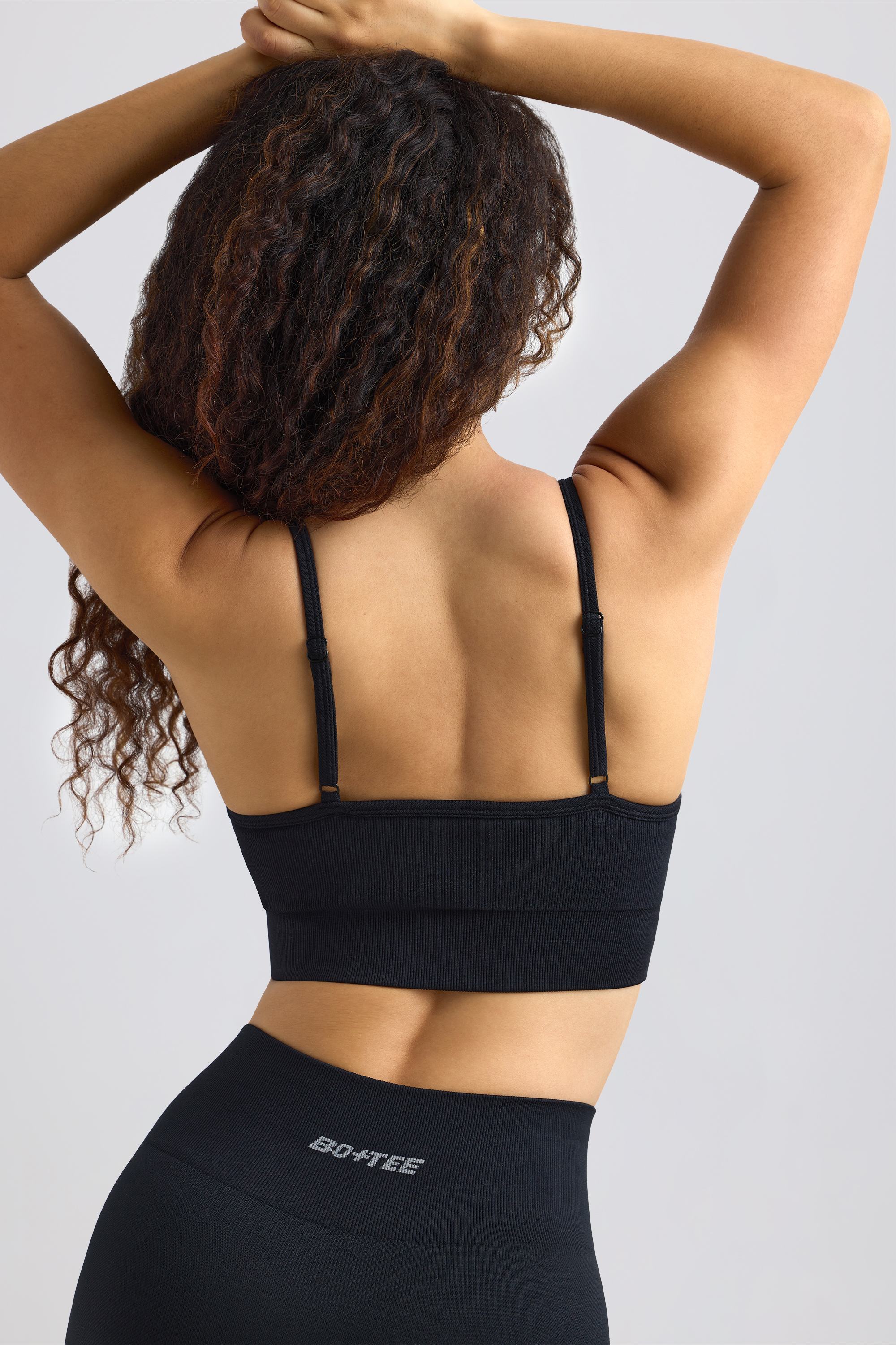 Super Sculpt Seamless Scoop-Neck Sports Bra in Black - Image 6