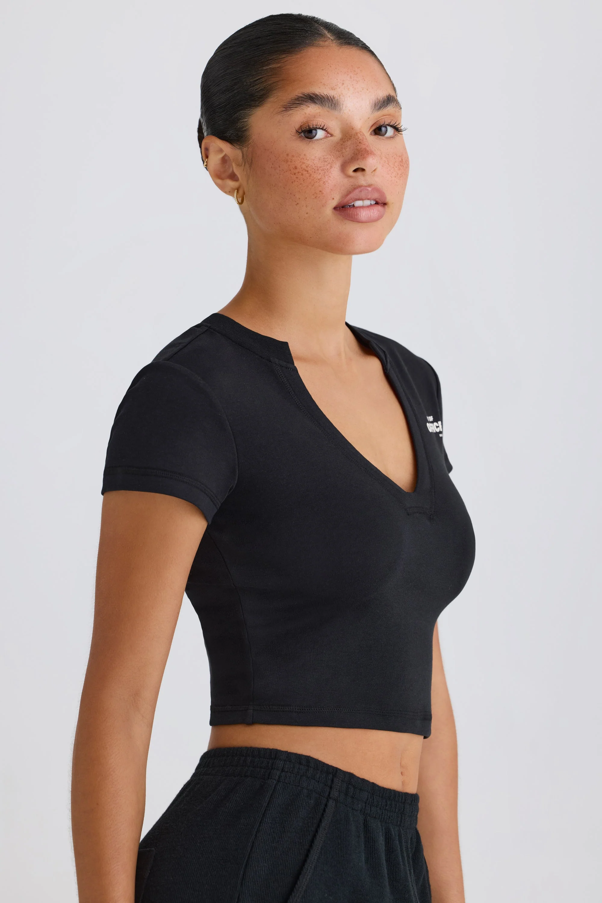 Stretch Cotton Jersey Graphic Print Cropped T-Shirt in Black - Image 3