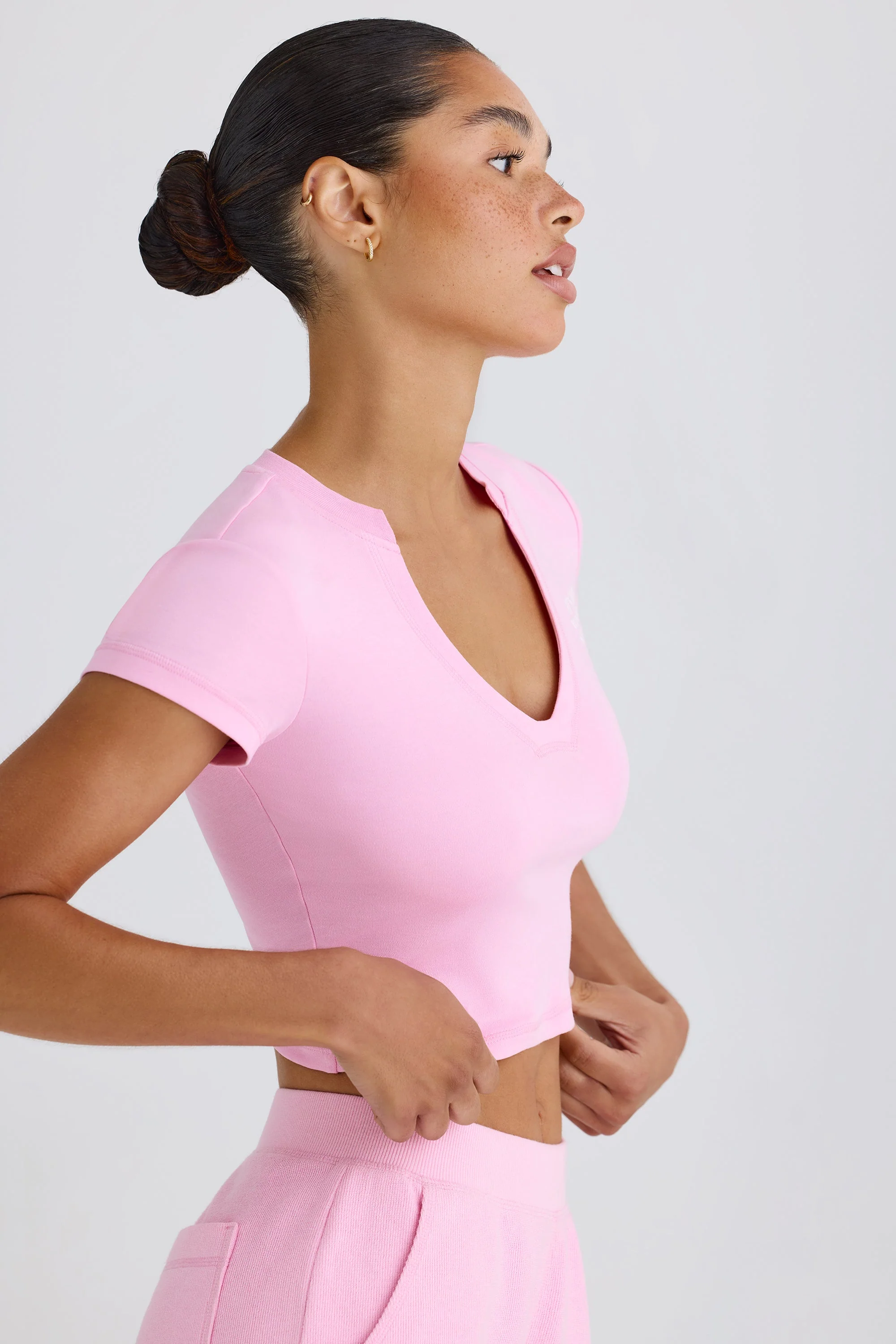 Stretch Cotton Jersey Graphic Print Cropped T-Shirt in Bubblegum Pink - Image 3