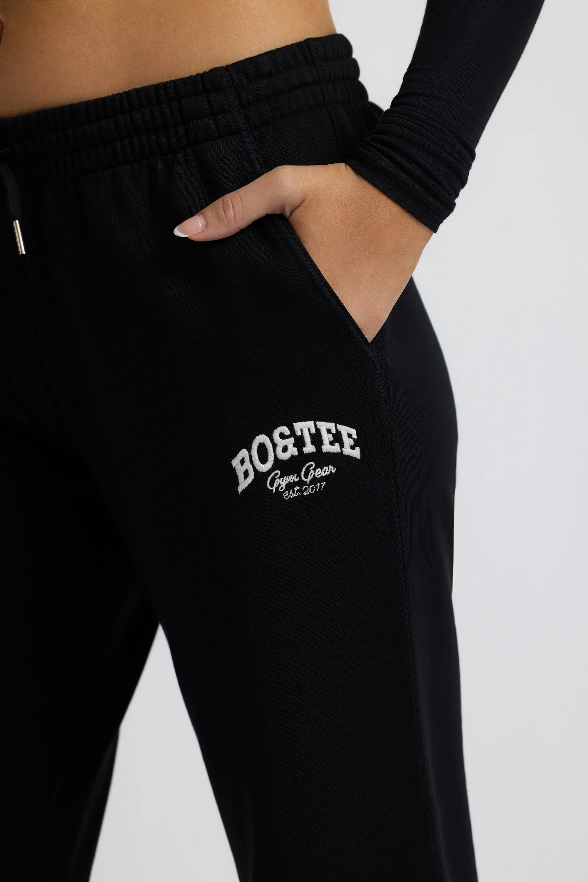 Low-Rise Wide-Leg Joggers in Black - Image 5
